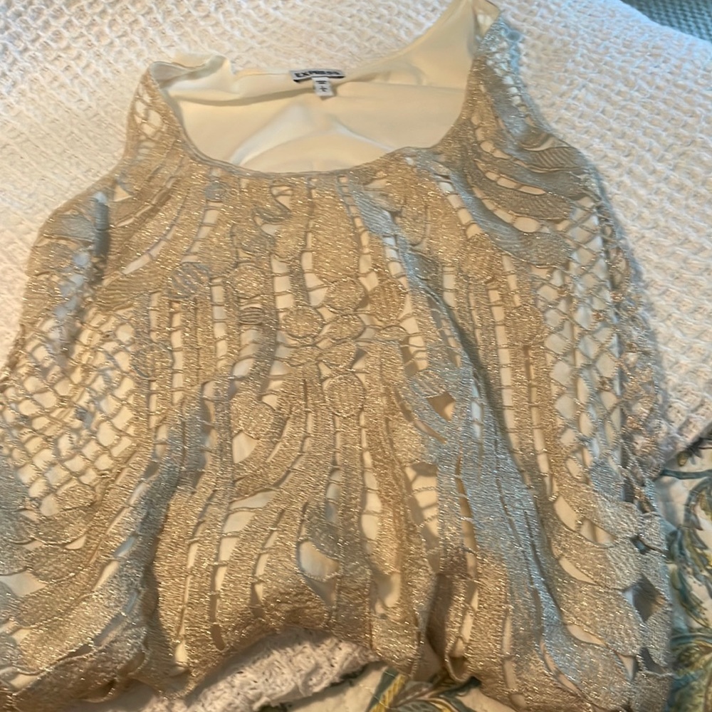 Silvery top